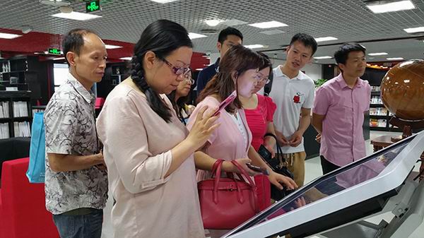 锦江区电教馆组织图书管理员参观武侯区公共图书馆-2-600.jpg
