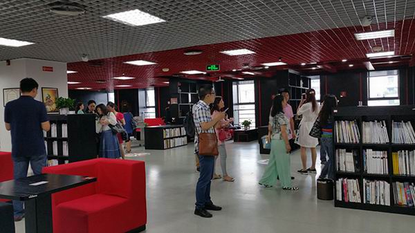 锦江区电教馆组织图书管理员参观武侯区公共图书馆-3-600.jpg