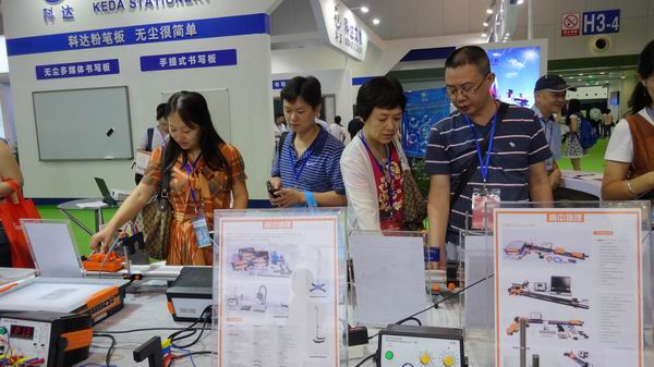 我市参加2016年上海国际教育装备博览会-4-600.jpg 我市参加2016年上海国际教育装备博览会-4-600.jpg