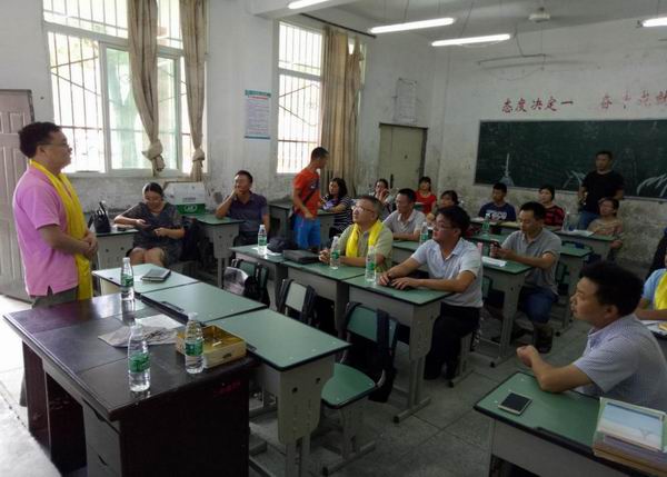 成华区电教馆赴丹巴县支援-1-600.jpg 成华区电教馆赴丹巴县支援-1-600.jpg