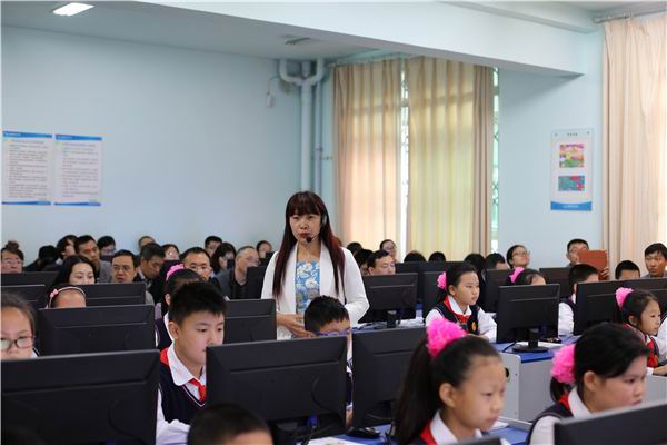 龙泉驿区举办创意编程交流会-2-600.jpg 龙泉驿区举办创意编程交流会-2-600.jpg