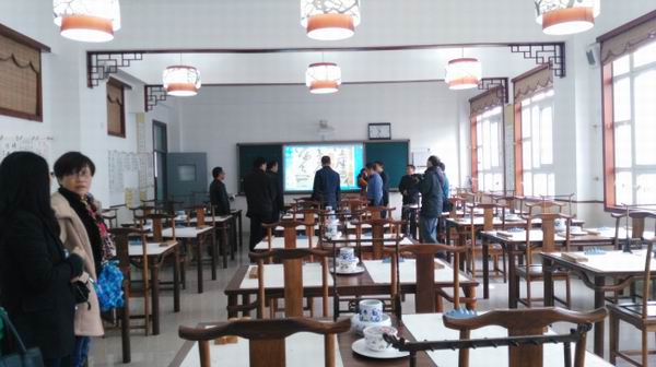 都江堰天马学校书法教室-600.jpg