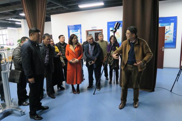 成华区教育局赴电子科技大学创新中心考察-5-600.jpg