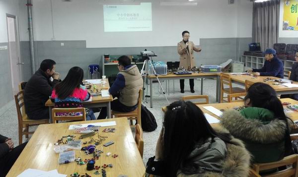 锦江区 举办“思迪蒙”教师沙龙活动-4-600.jpg