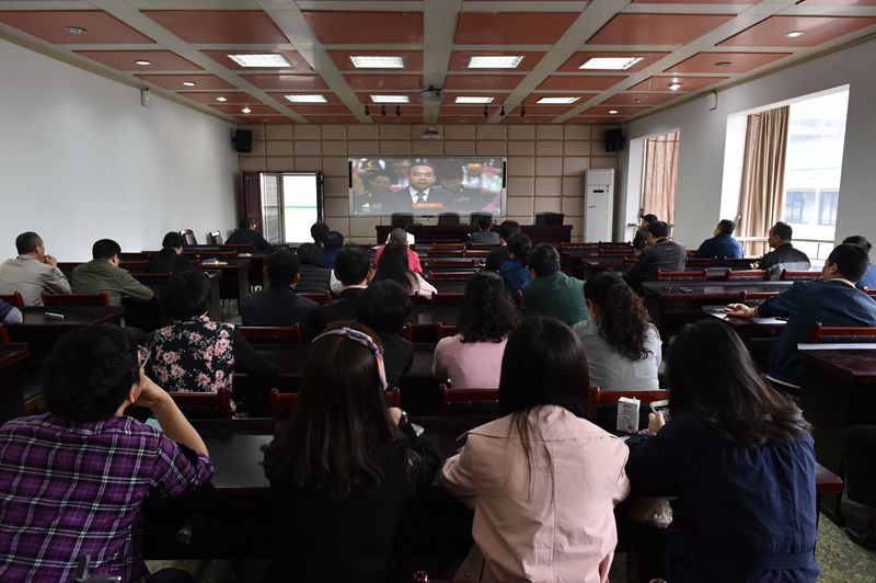 中心集体观看成都市党代会 006.JPG