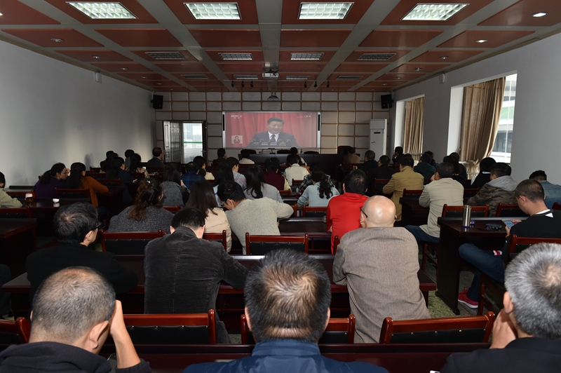 技装中心观看十九大开幕 012_副本.jpg