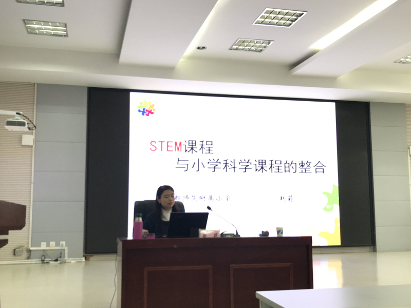 中心简讯-成都市小学科学培训简讯-照片1.jpg 中心简讯-成都市小学科学培训简讯-照片1.jpg