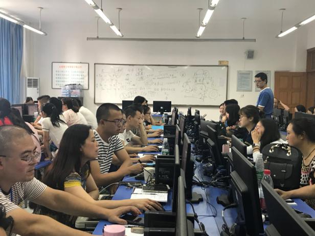 中心简讯-成都市2018年信息技术与美术学科专项融合培训圆满结束-照片2.jpg 中心简讯-成都市2018年信息技术与美术学科专项融合培训圆满结束-照片2.jpg