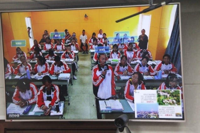 前端远端精匹配 授课学习全互动——成华打造智慧教育网络远程教育扶智援藏新模式-照片2.jpg