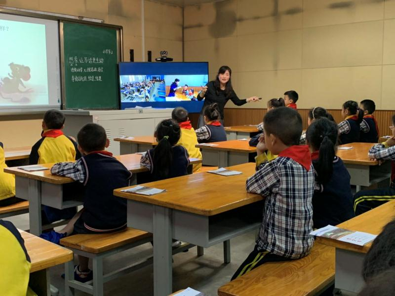 远程助力 携手前行——蒲江县与泸定县开展语文远程教研活动-照片1.jpg 远程助力 携手前行——蒲江县与泸定县开展语文远程教研活动-照片1.jpg